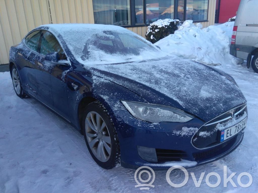 Model S Tesla Model S  103779700B