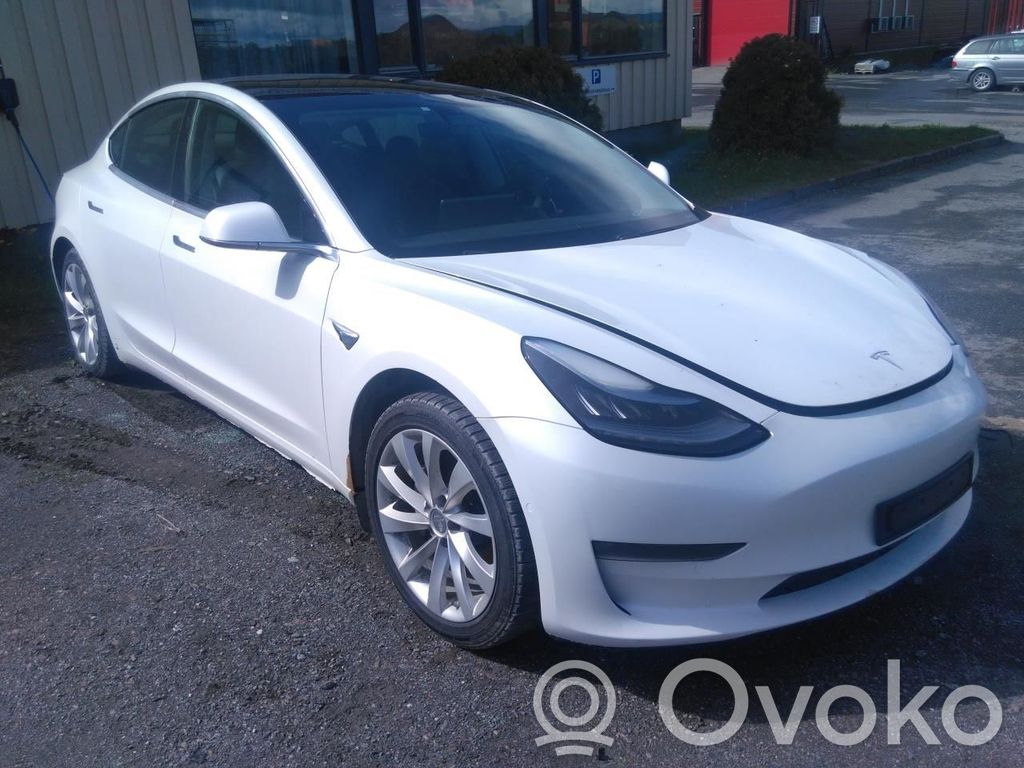 Model 3 Tesla Model 3  109838300D