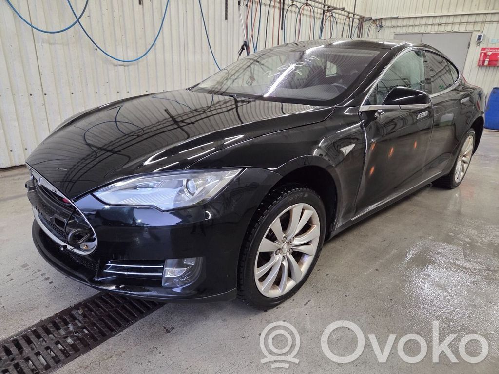 Model S Tesla Model S  101438600A