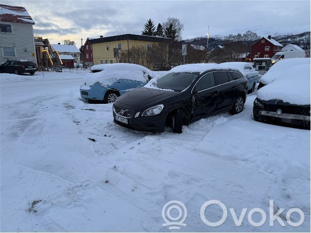 V60 V60, V60 Cross Country  32137341
