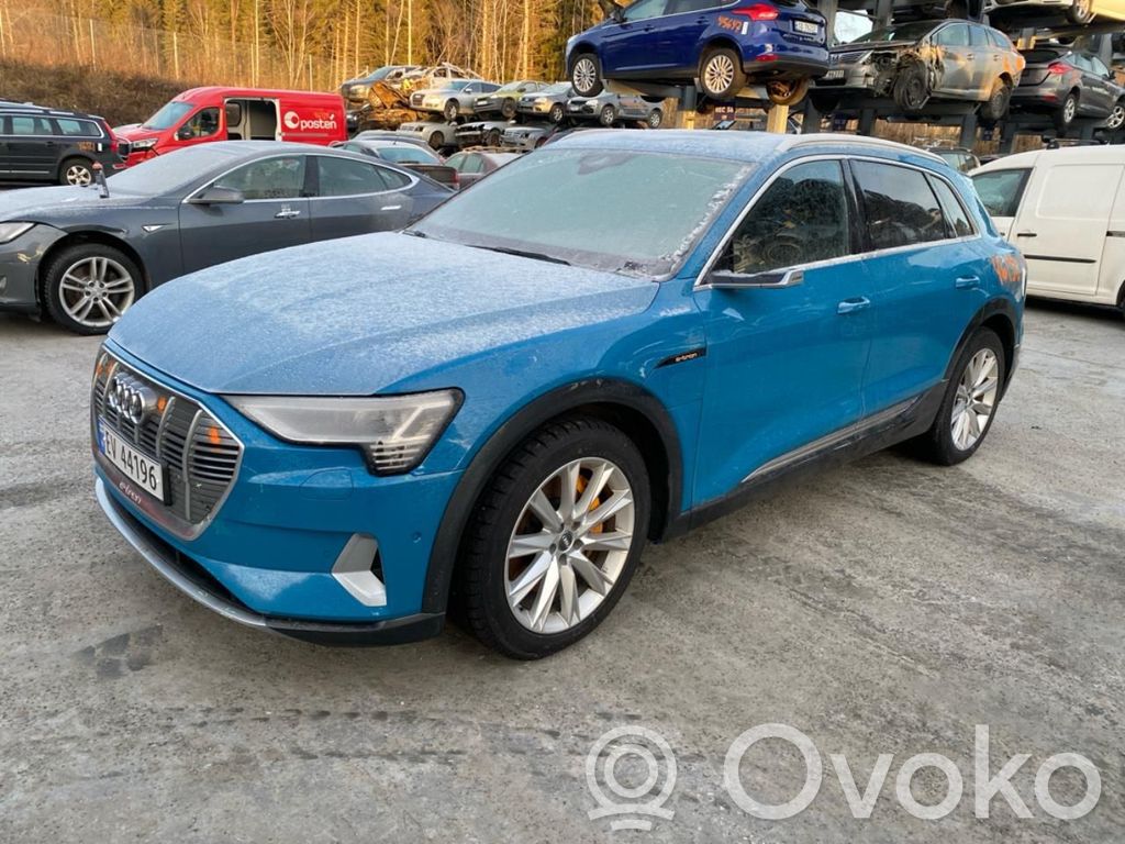 e-tron e-tron  4M0941285D