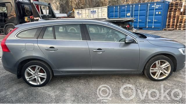 V60 V60, V60 Cross Country  31687597