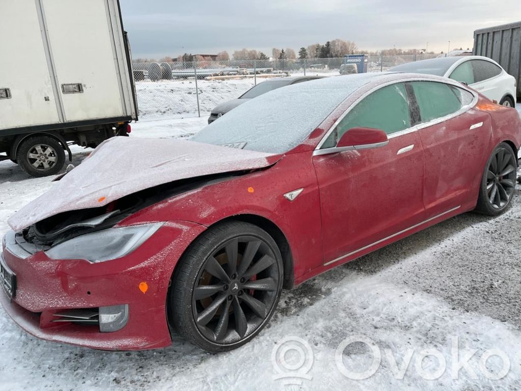 Model S Tesla Model S  105755100B