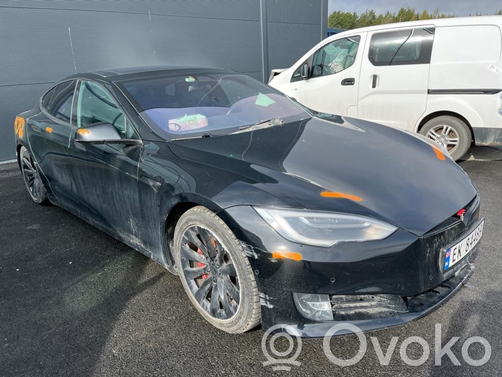 Model S Tesla Model S  102125000A