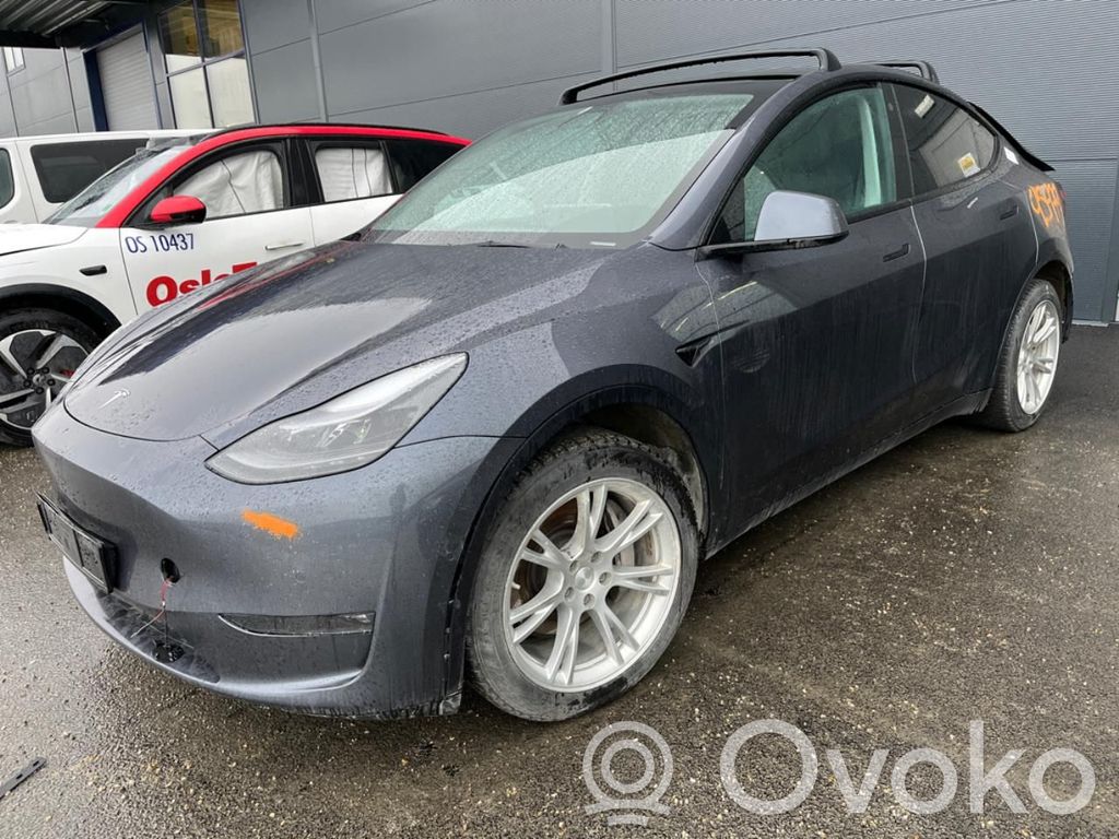 Model Y Tesla Model Y  104435400A