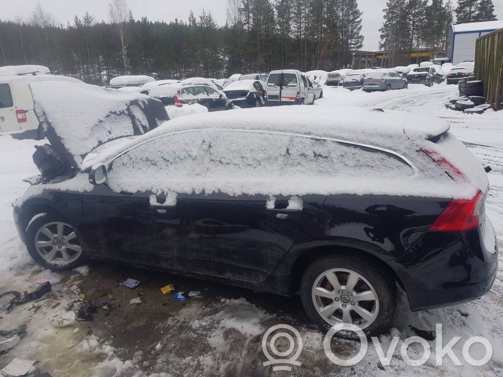 V60 V60, V60 Cross Country  30667739