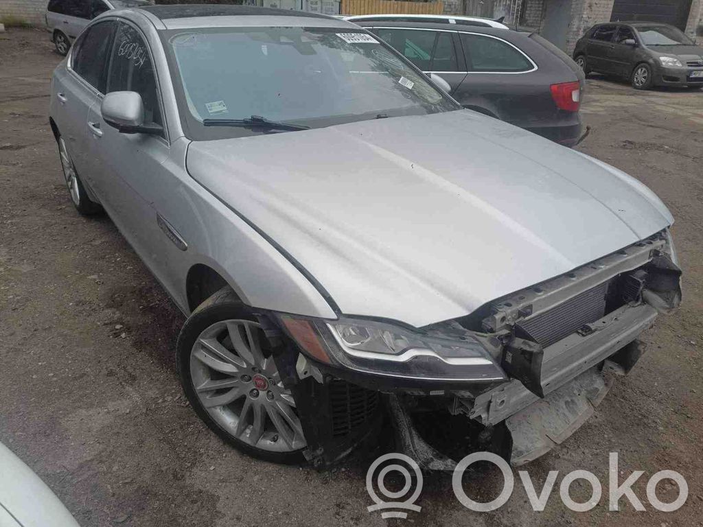XF X260 XF  FRONTLEFTDOOR