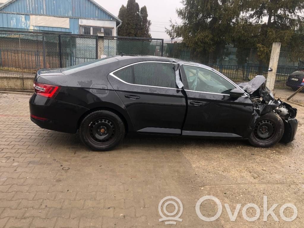 Superb B8 (3V) Superb  3AA962243