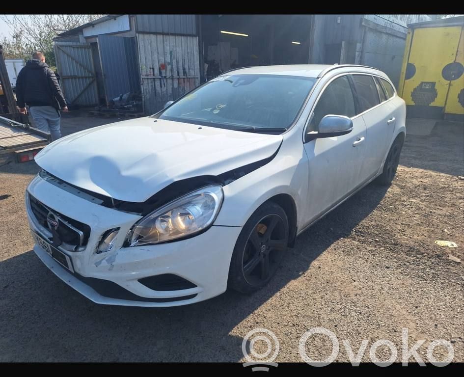 V60 V60, V60 Cross Country  P30783201