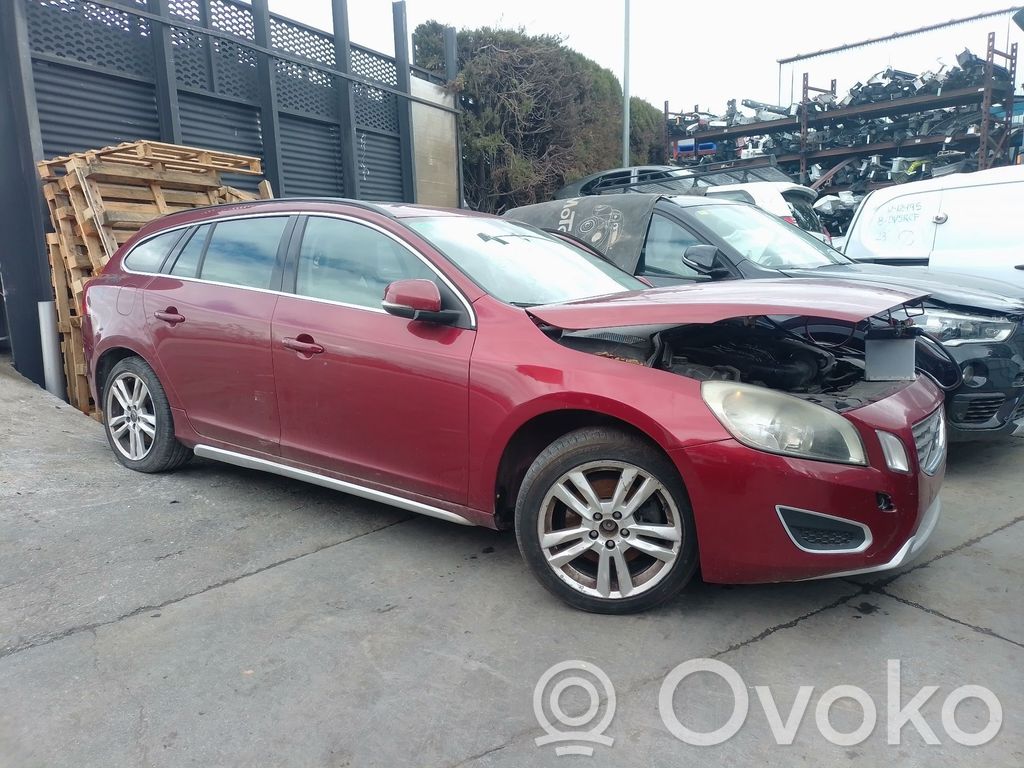V60 V60, V60 Cross Country  31352073