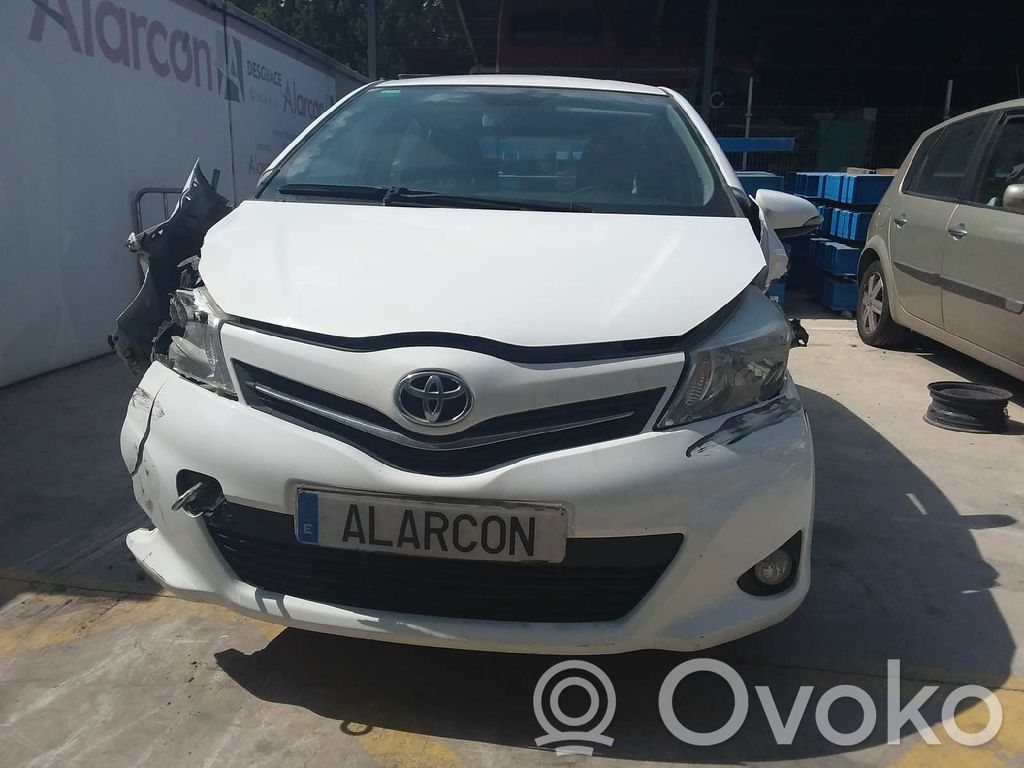 Yaris Yaris  894650D130