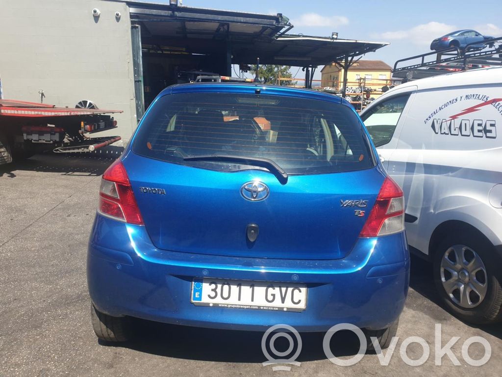 Yaris Yaris  74310