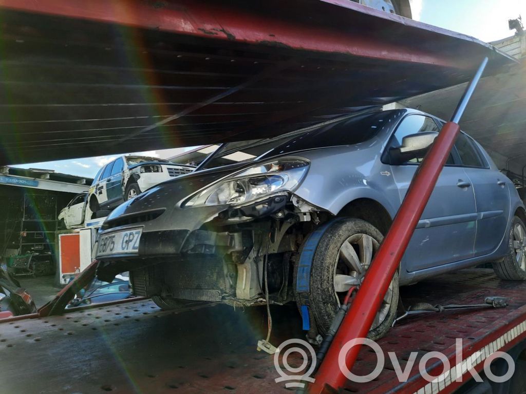 Clio III Clio  8200937939B
