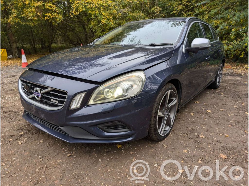 V60 V60, V60 Cross Country  31343677