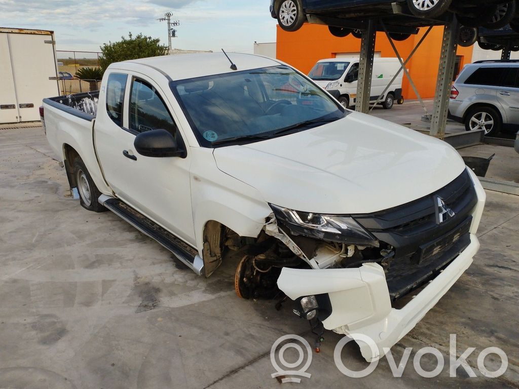 L200 L200, L300, L400 Space Gear  8401A135ZZ
