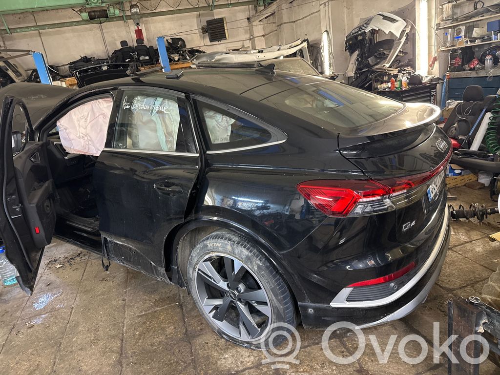 Q4 Sportback e-tron Q4 e-tron  1EB959596A