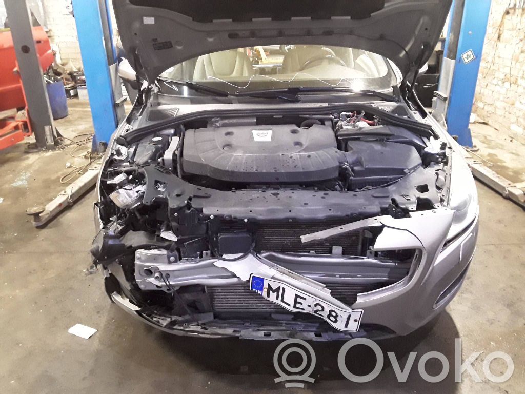 V60 V60, V60 Cross Country  31268995