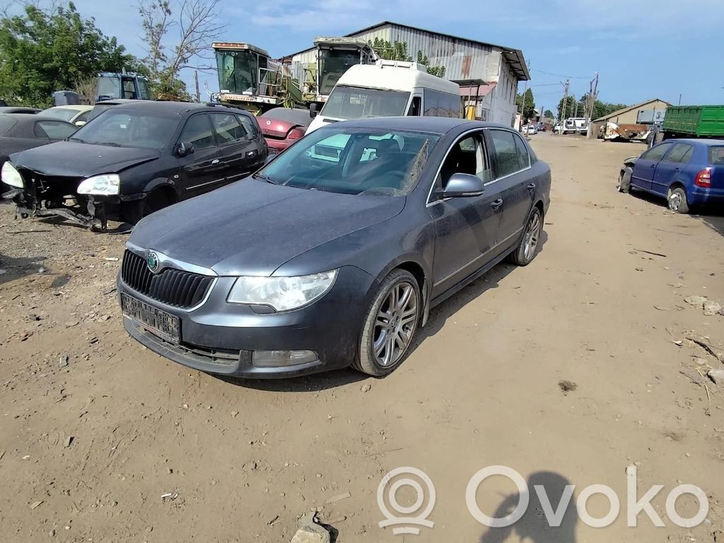 Superb B6 (3T) Superb  0258017178