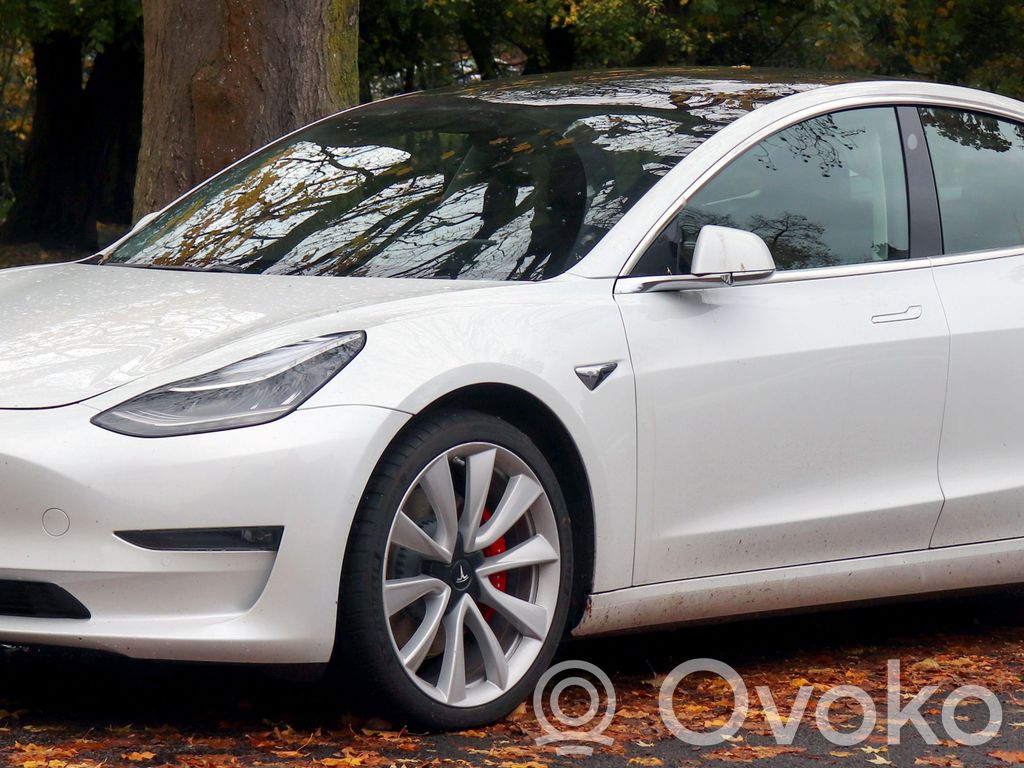 Model 3 Tesla Model 3  146015600A