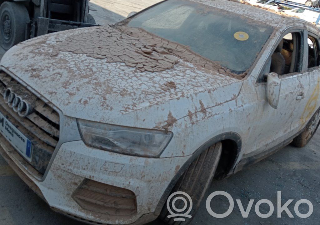 Q3 8U Q3  CUV