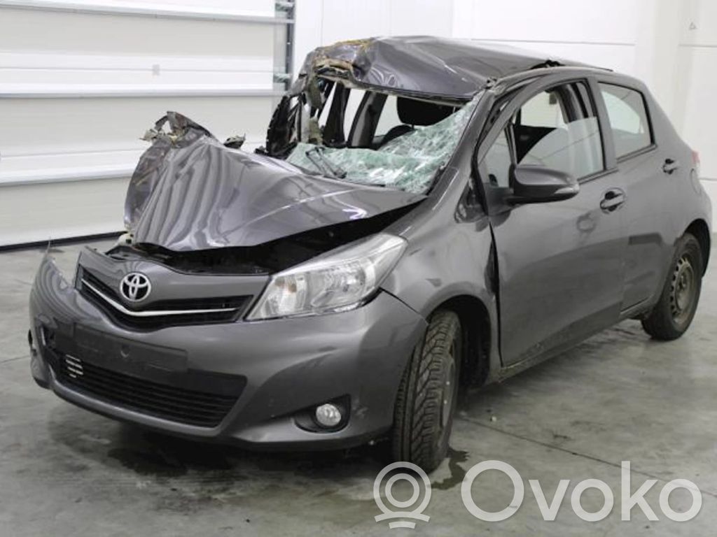 Yaris Yaris  7P1700