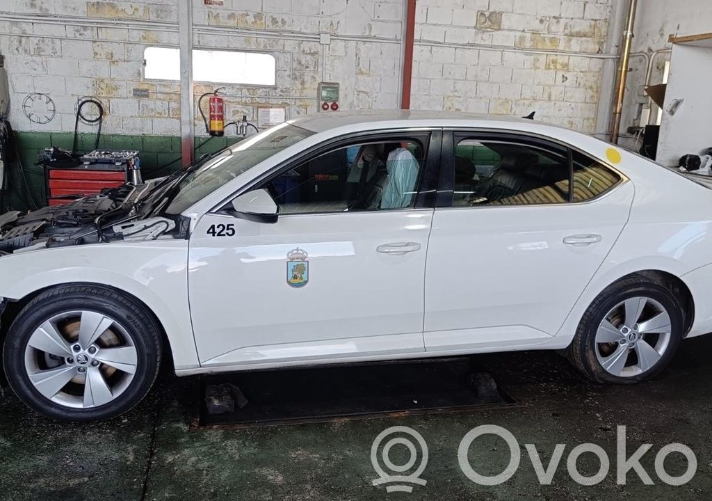 Superb B8 (3V) Superb  3V0941431