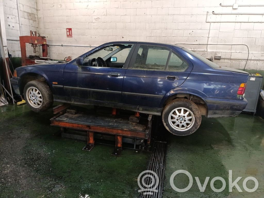 3 E36 Series 3  8379521