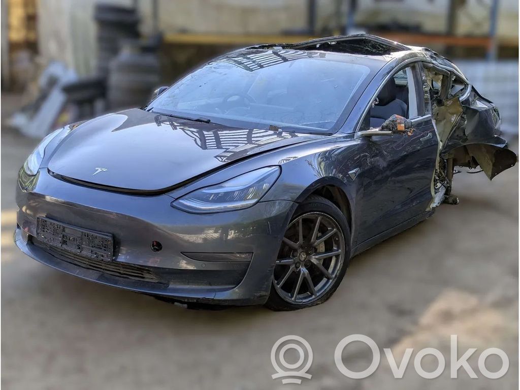 Model 3 Tesla Model 3  104483600G
