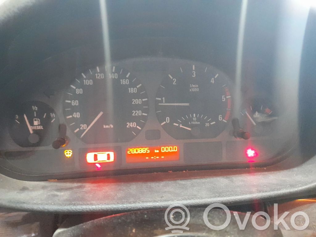 3 E36 Series 3  8218125
