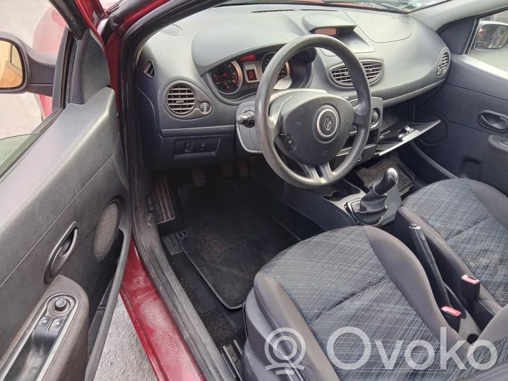 Clio III Clio  8200427638