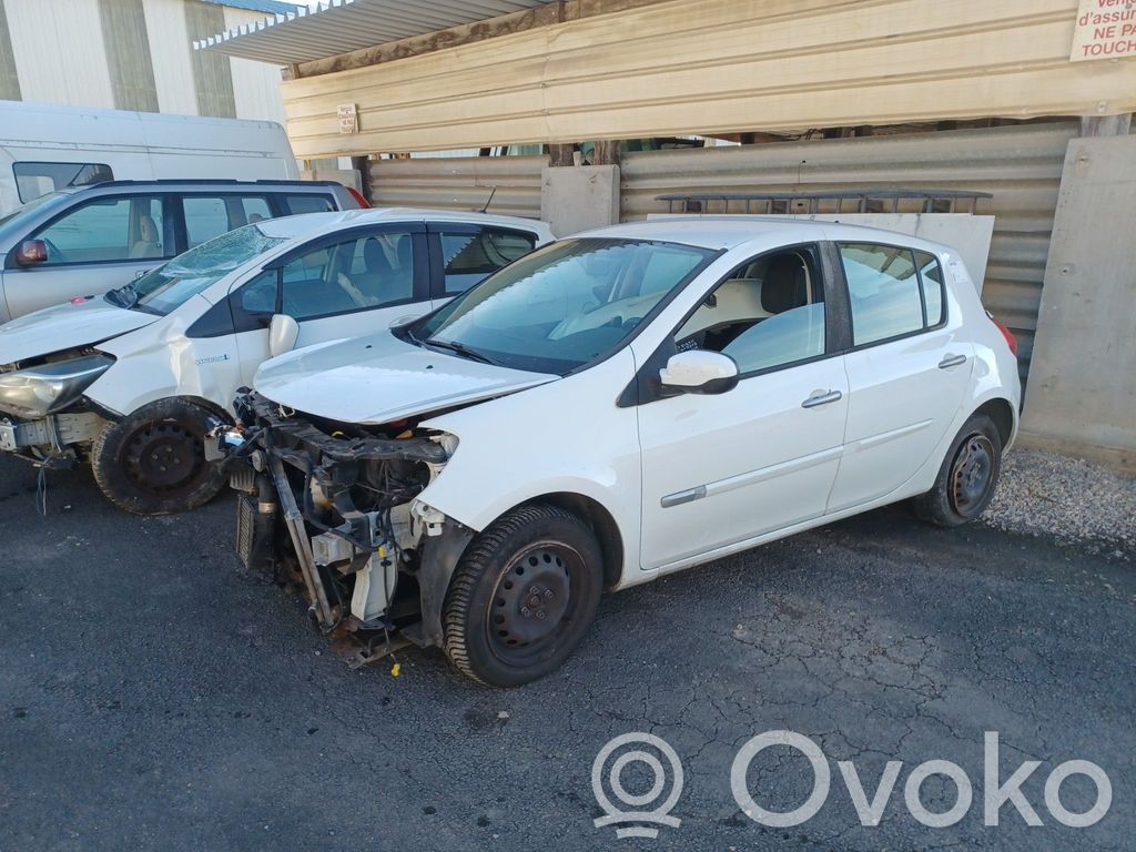 Clio III Clio  8200399776