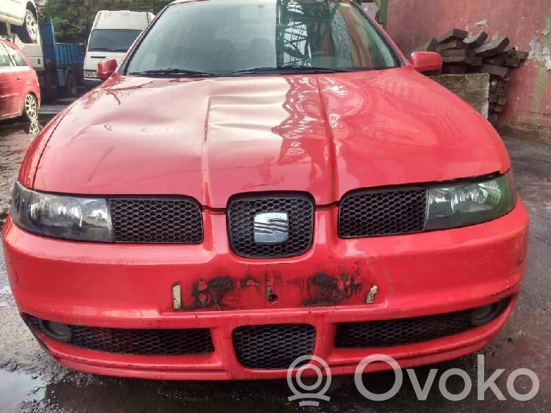 Leon (1M) Leon  33009582E