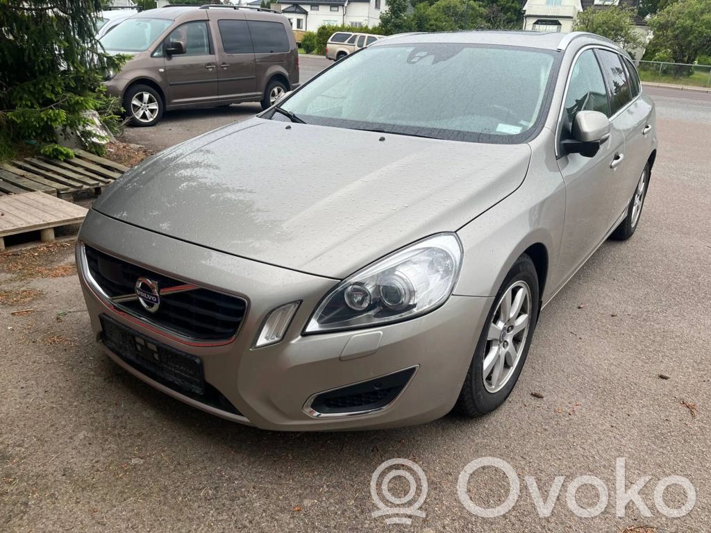 V60 V60, V60 Cross Country  31338475
