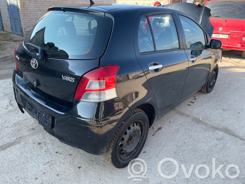 Yaris Yaris  2367033060