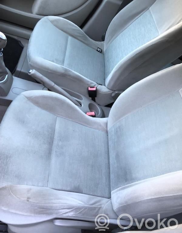 Clio III Clio  8200683948