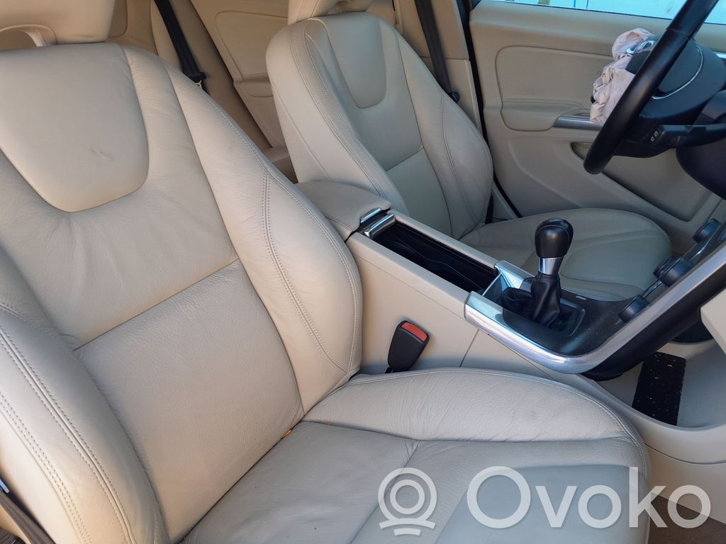 V60 V60, V60 Cross Country  30659314