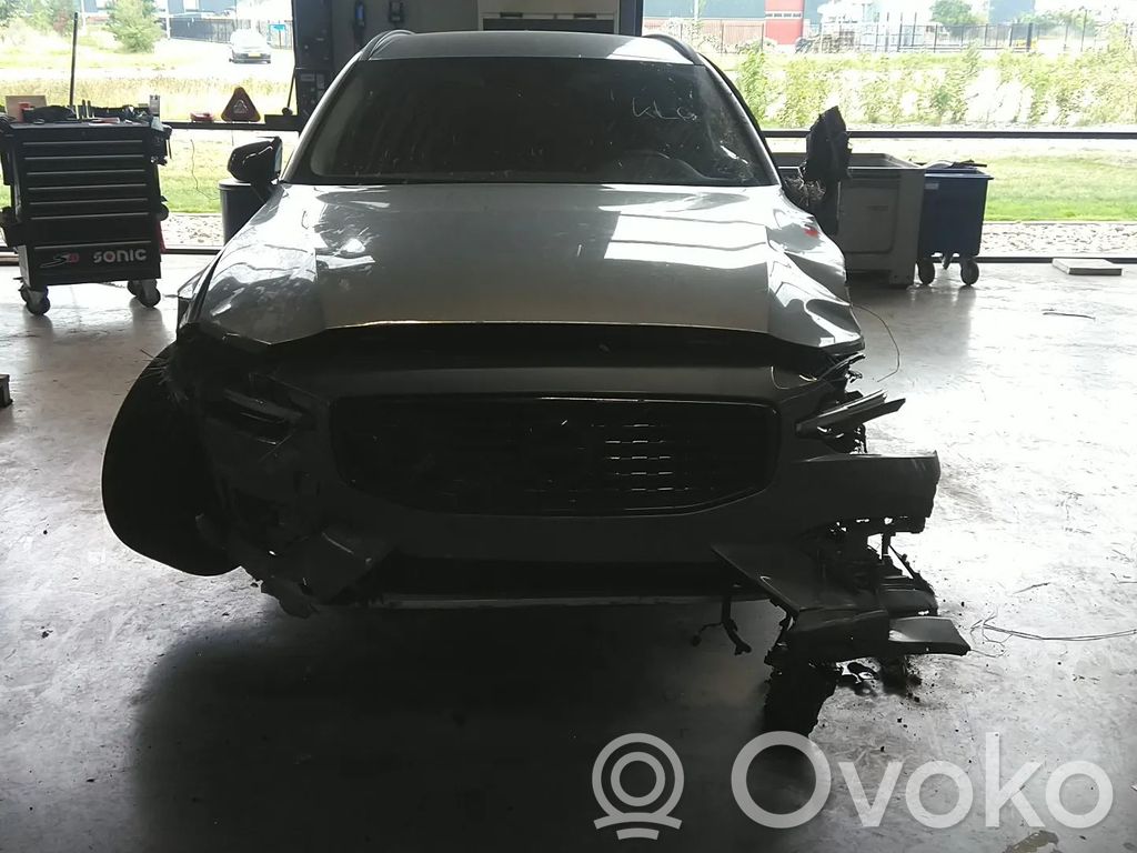 V60 V60, V60 Cross Country  31467479