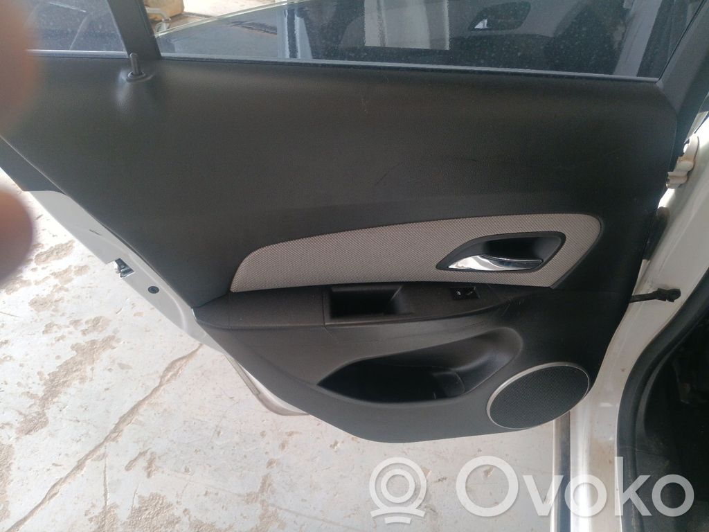 Cruze Cruze  28264952
