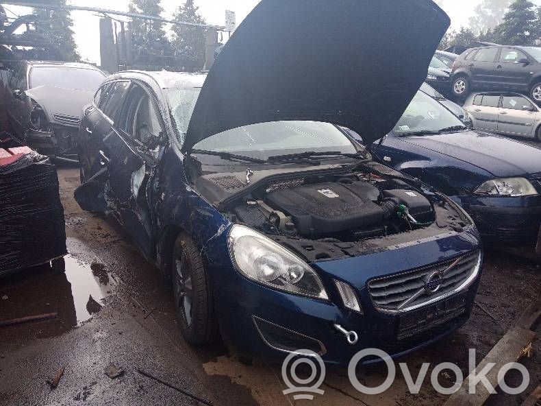 V60 V60, V60 Cross Country  30644780