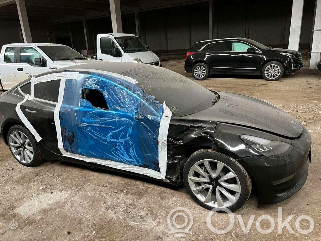 Model 3 Tesla Model 3  102014700B