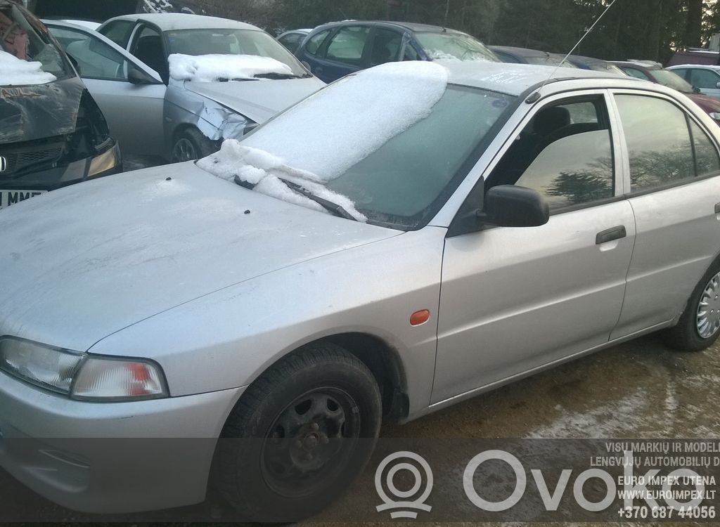 Lancer Lancer  MR243137