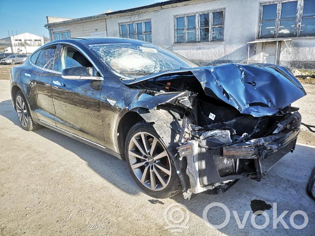 Model S Tesla Model S  105184400A