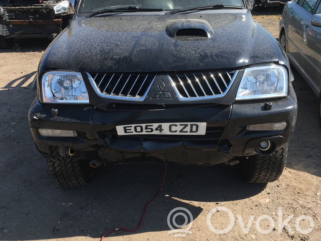L200 L200, L300, L400 Space Gear  MR552982