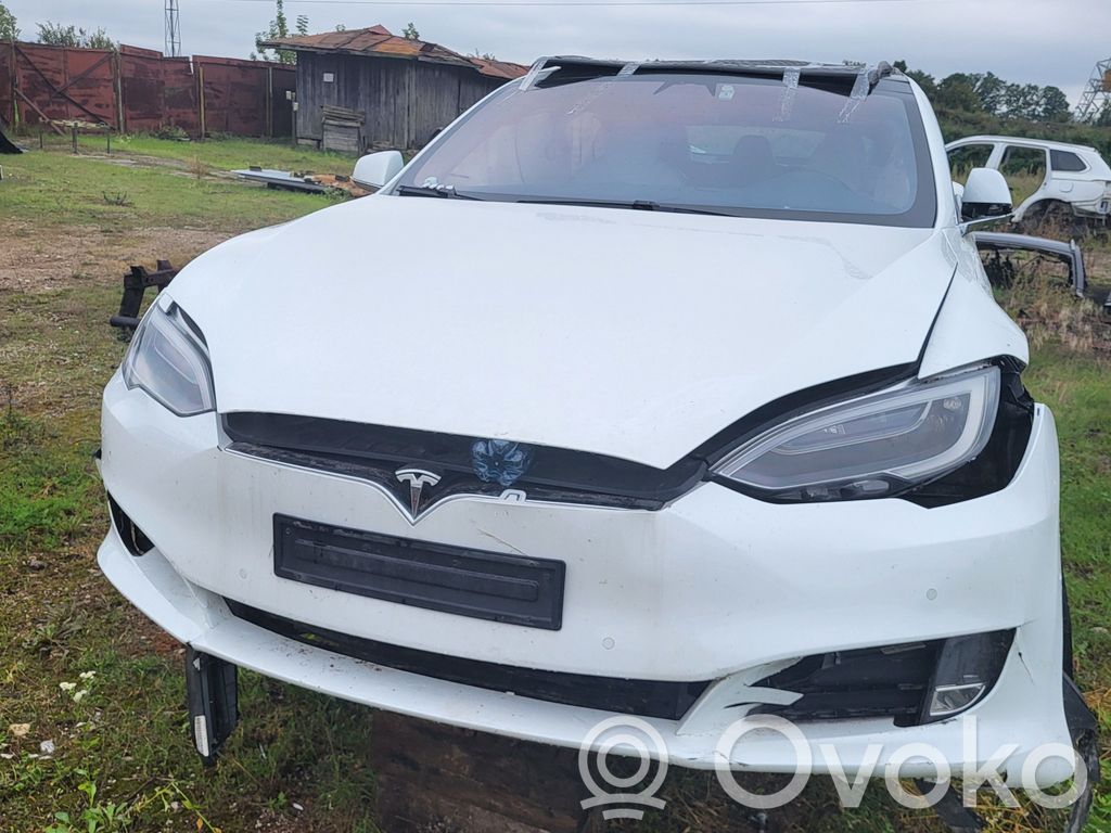 Model S Tesla Model S  111237900E