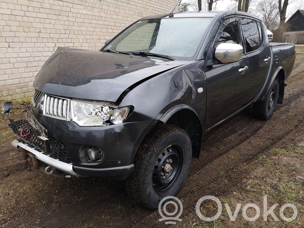 L200 L200, L300, L400 Space Gear  1515A170