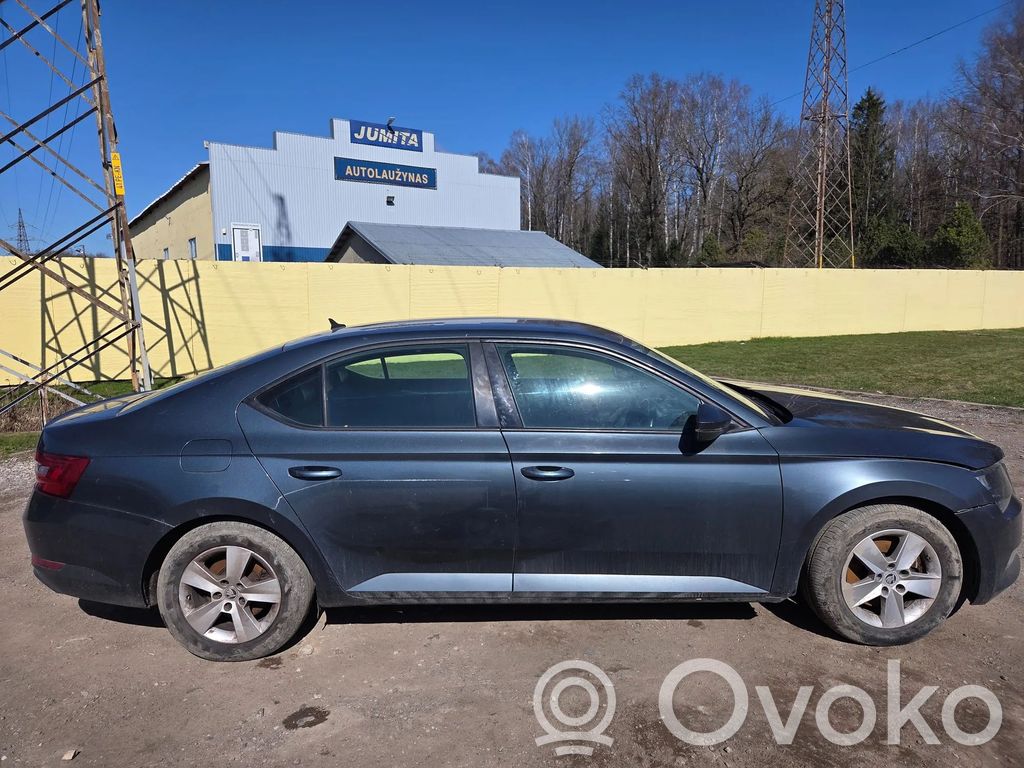Superb B8 (3V) Superb  DCX