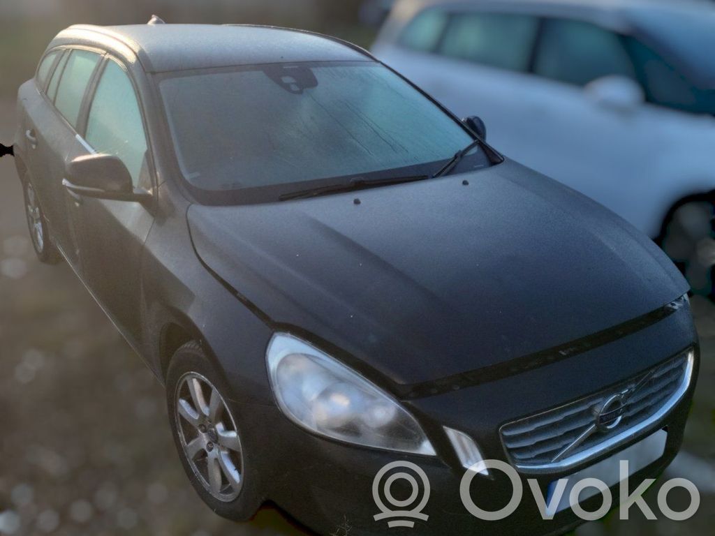 V60 V60, V60 Cross Country  30755902