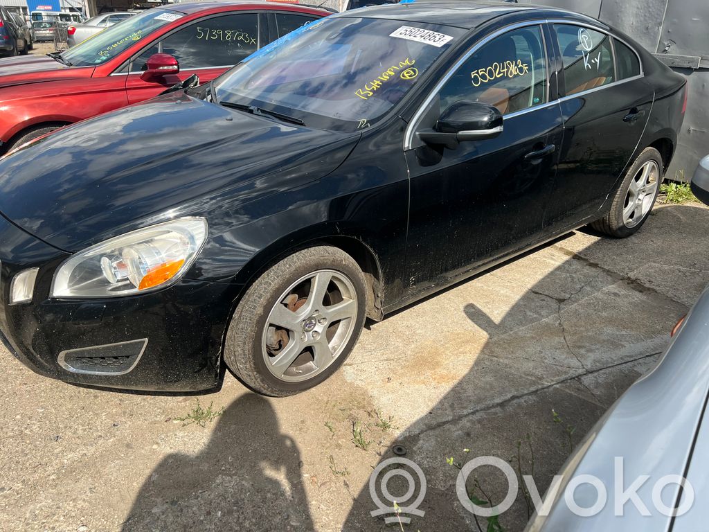 S60 S60  31258153