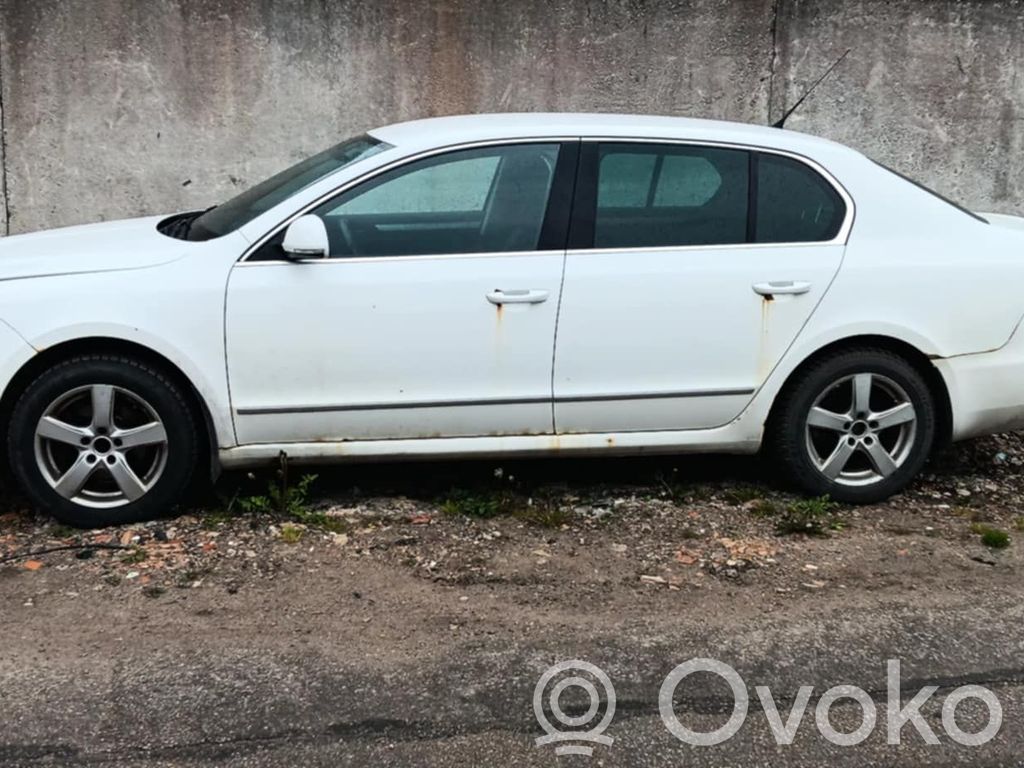 Superb B6 (3T) Superb  06F906262AC