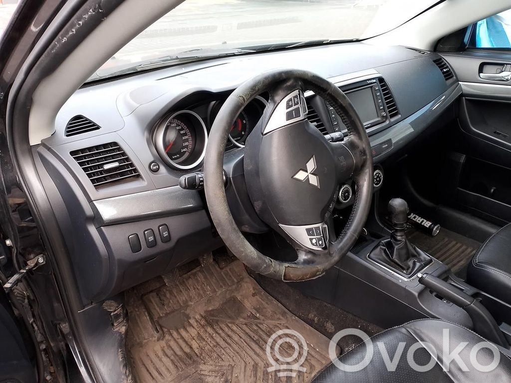 Lancer Lancer  MN141357
